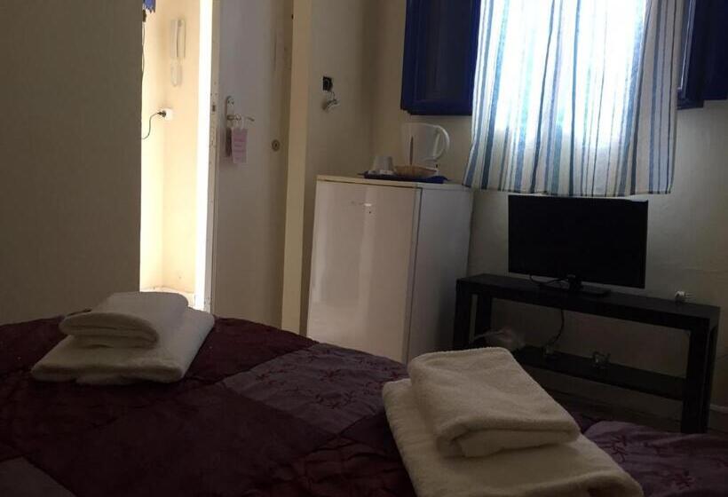 חדר אקונומי, Antilla Riad