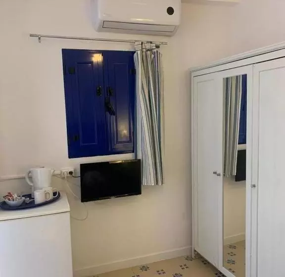 اتاق اکونومی, Antilla Riad