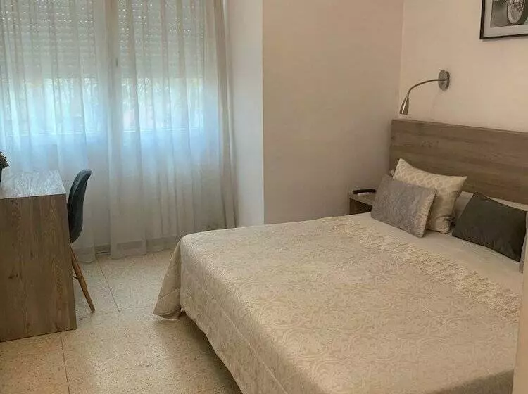 スタンダードルーム, Hostal Torras
