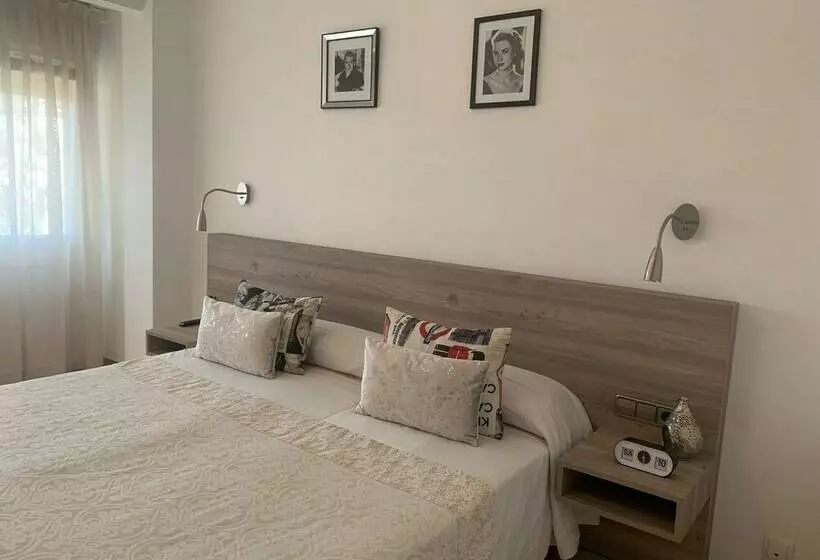 スタンダードルーム, Hostal Torras