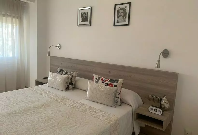 スタンダードルーム, Hostal Torras
