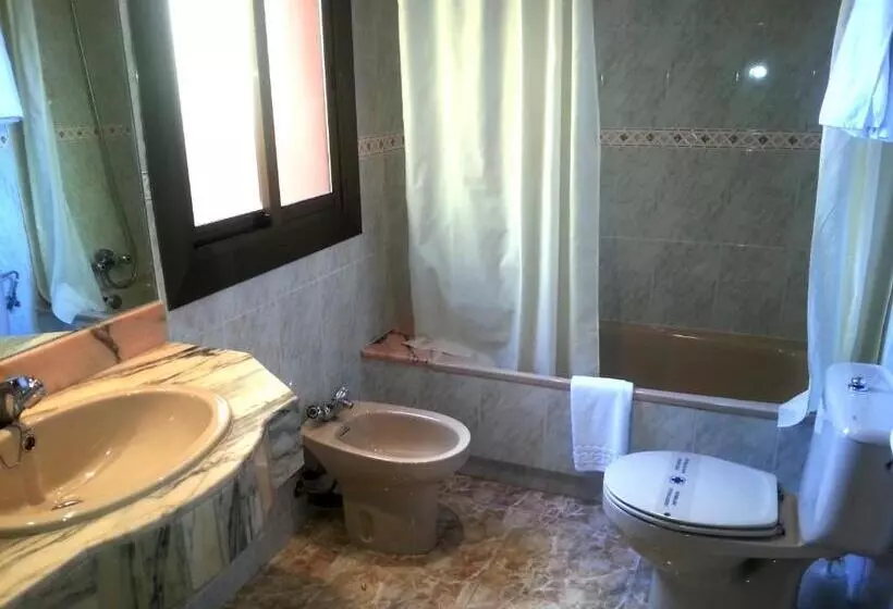 اتاق استاندارد سه نفره, Hostal Del Sol