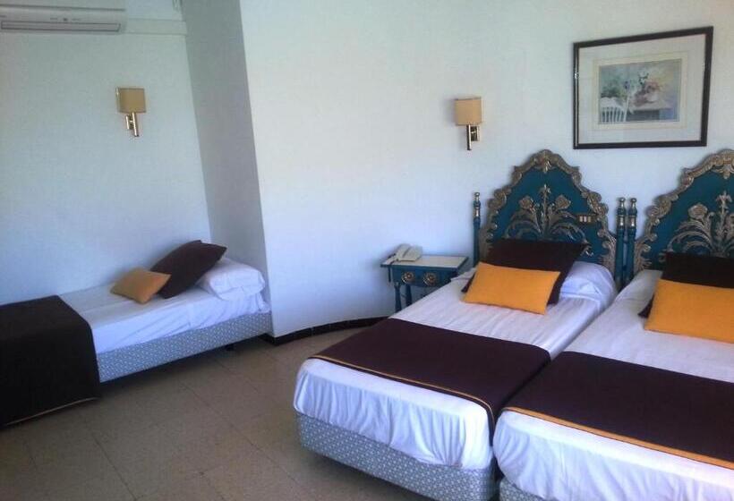 اتاق استاندارد سه نفره, Hostal Del Sol