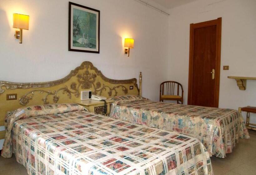 חדר סטנדרט לארבעה, Hostal Del Sol