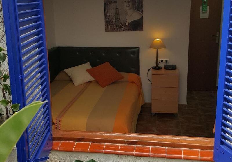 اتاق استاندارد یک نفره, Hostal Residencia Catalina