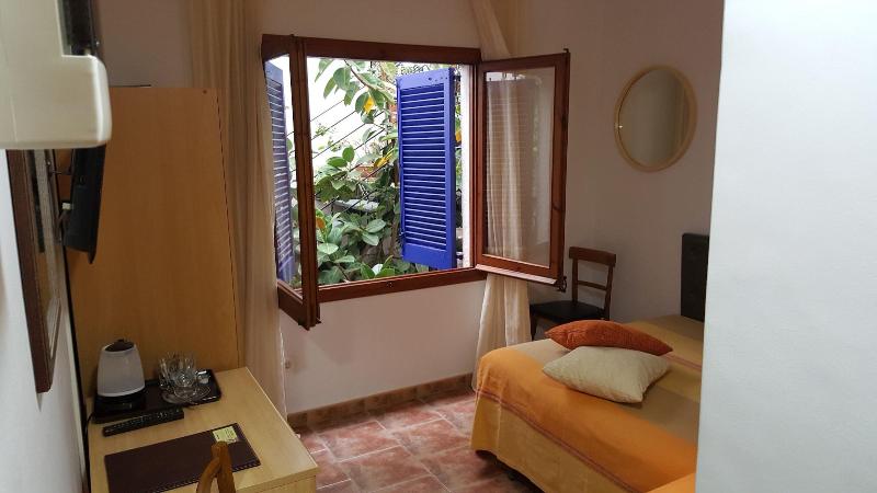 اتاق استاندارد یک نفره, Hostal Residencia Catalina