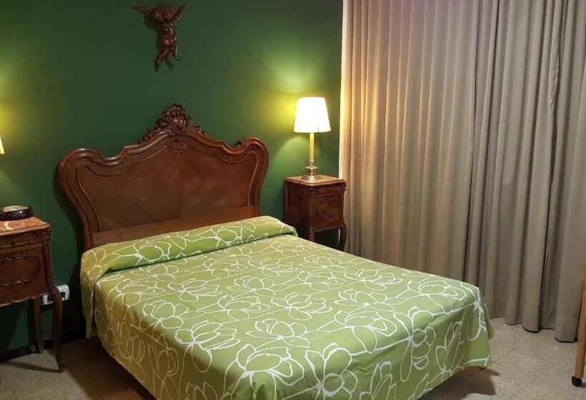 Номер Стандарт, Hostal Residencia Catalina