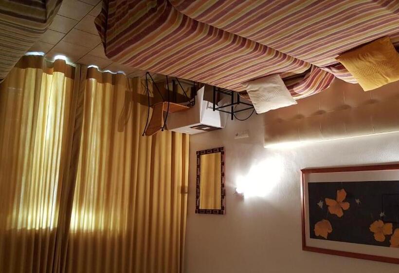 اتاق استاندارد سه نفره, Hostal Residencia Catalina