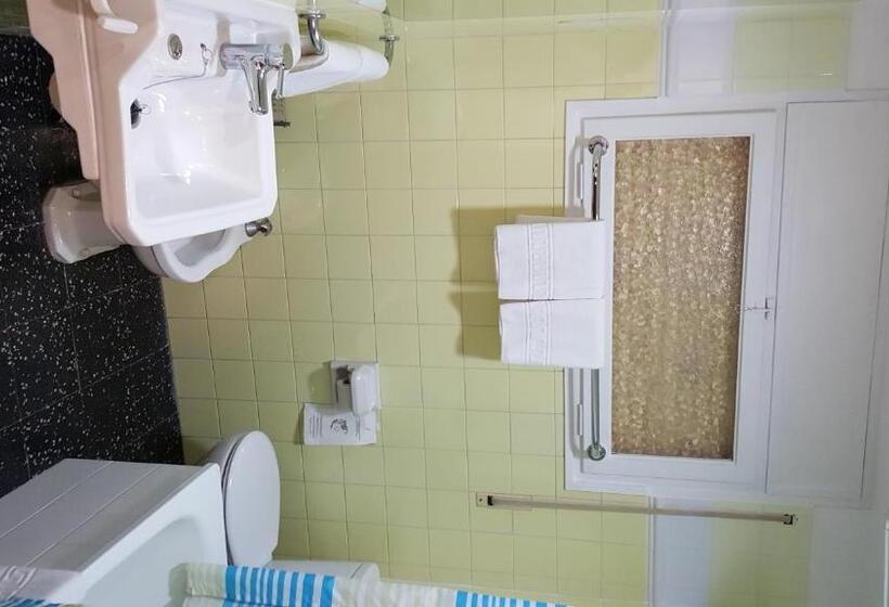 Четырехместный Номер Стандарт, Hostal Residencia Catalina