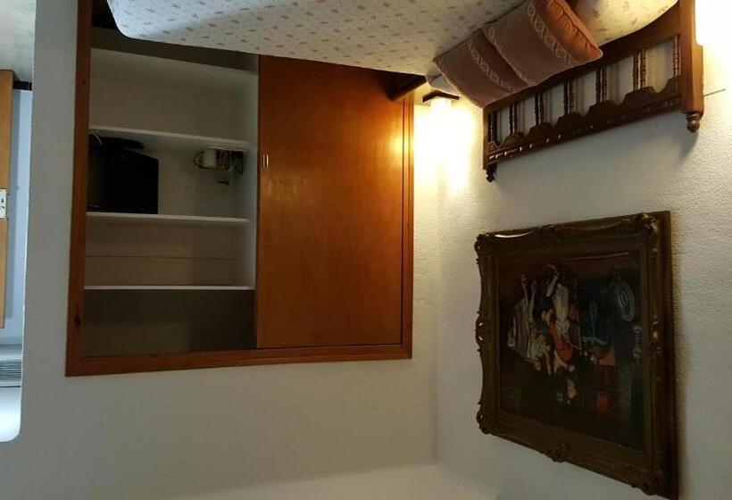 اتاق لوکس, Hostal Residencia Catalina