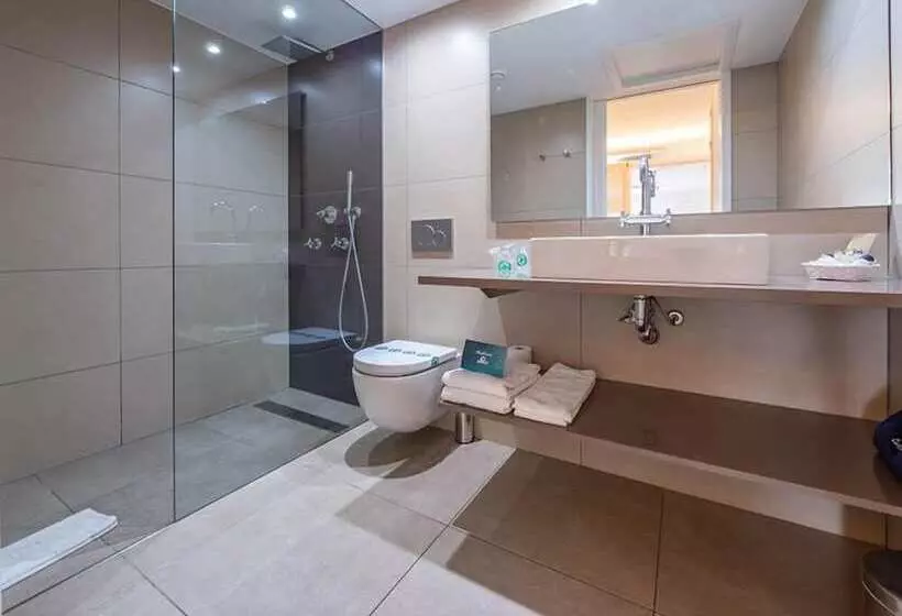 Standard Studio Mountain View, Calina