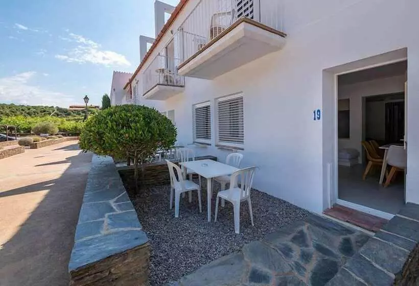 Standard Studio Mountain View, Calina