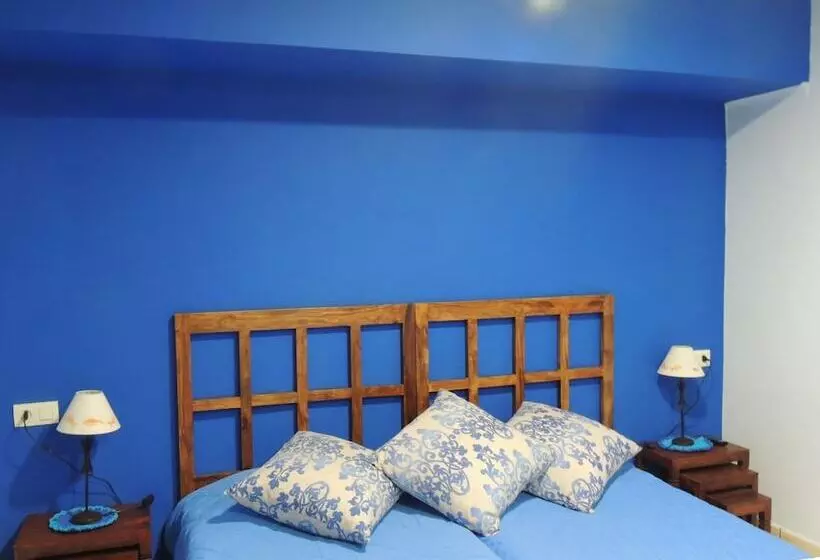 Standard Triple Room, Hostal Can Massot