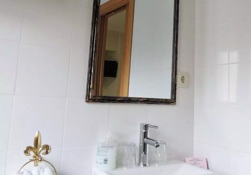 Comfort Room, Hostal Can Massot