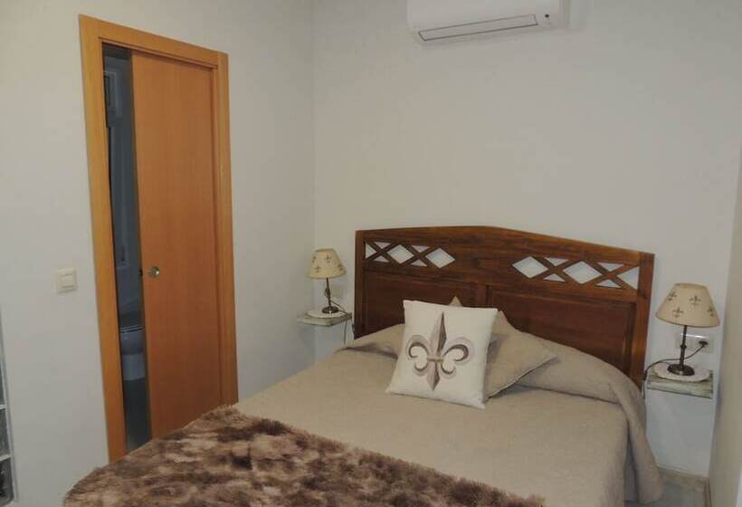 컴포트 룸, Hostal Can Massot
