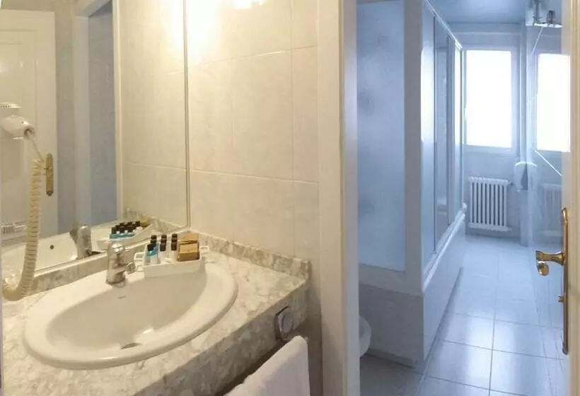اتاق استاندارد سه نفره, Nest Style Santiago
