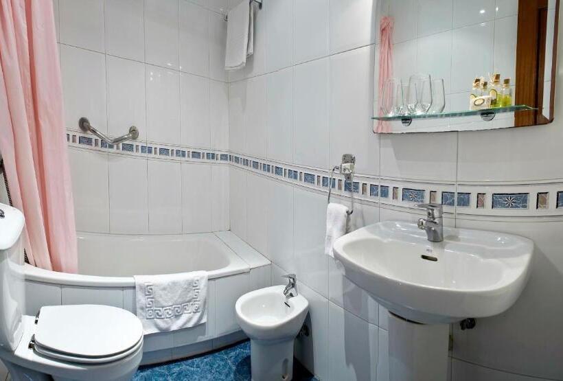 חדר סטנדרט נוף לבריכה, Pension Uxarte