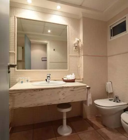 اتاق استاندارد سه نفره, Hospedium Hotel Abril