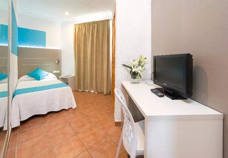 اتاق استاندارد یک نفره, Hostal Adelino