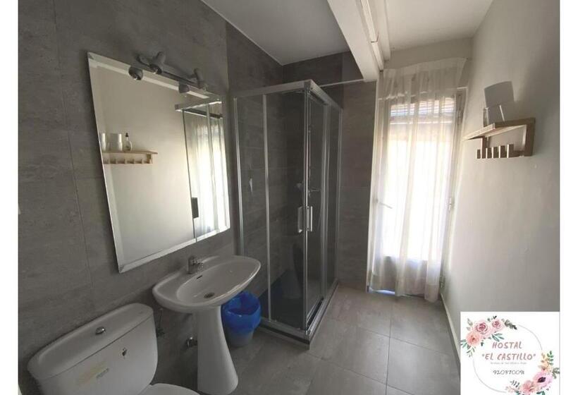 Номер Стандарт Трехместный, Hostal El Castillo
