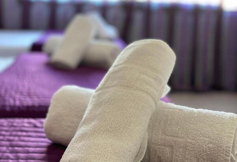 Номер Стандарт Трехместный, Hostal El Castillo