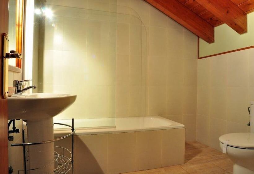 غرفة سوبيريور ثلاثية, Hostal Europa