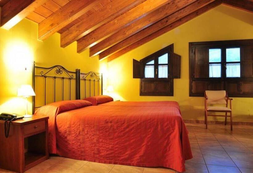 スーペリアトリプルルーム, Hostal Europa