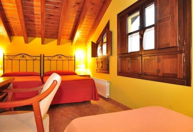 غرفة سوبيريور ثلاثية, Hostal Europa