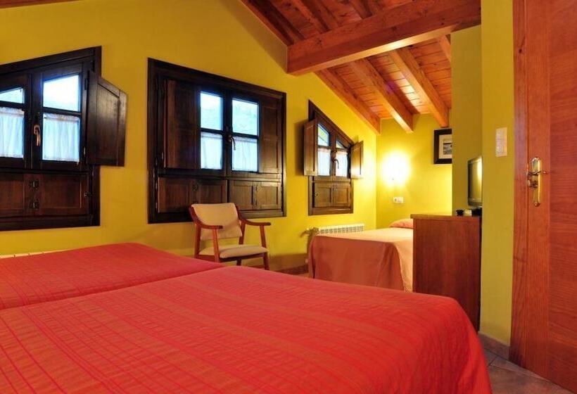 غرفة سوبيريور ثلاثية, Hostal Europa