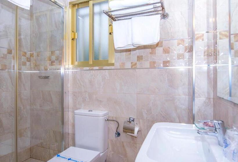 غرفة قياسية مطلّة علي البحر, Miramar