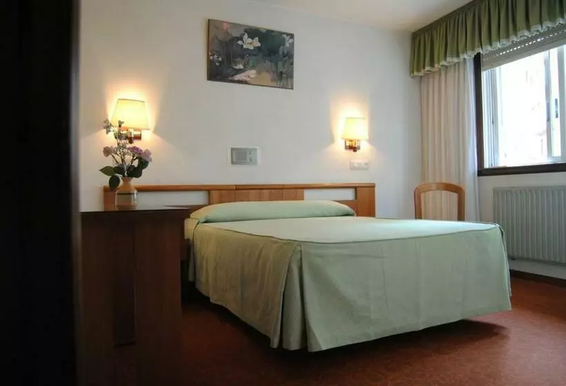 Standart Oda, Hostal Palas