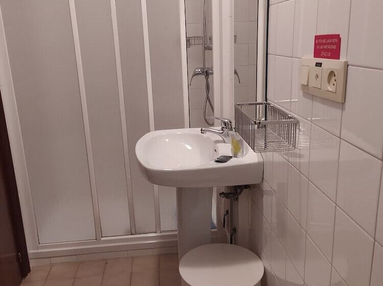 اتاق استاندارد, Hostal Palas