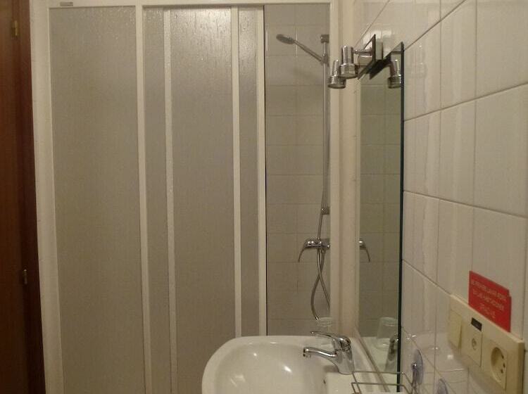 اتاق استاندارد, Hostal Palas