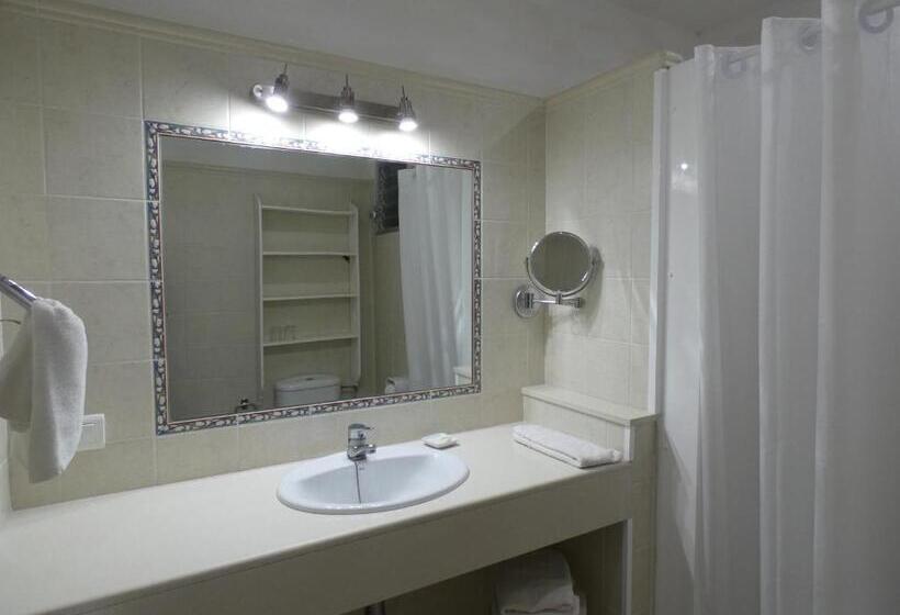 이코노미 룸, Hostal Port Fornells