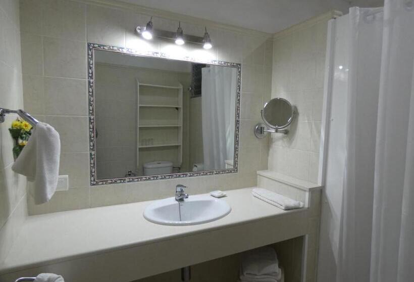 エコノミートリプルルーム, Hostal Port Fornells