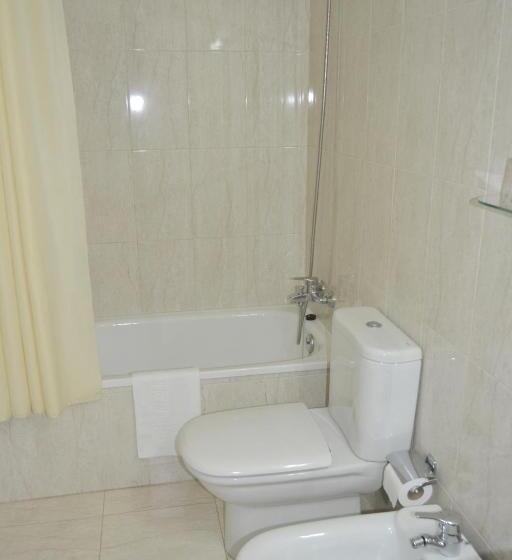 اتاق استاندارد سه نفره, Almendra