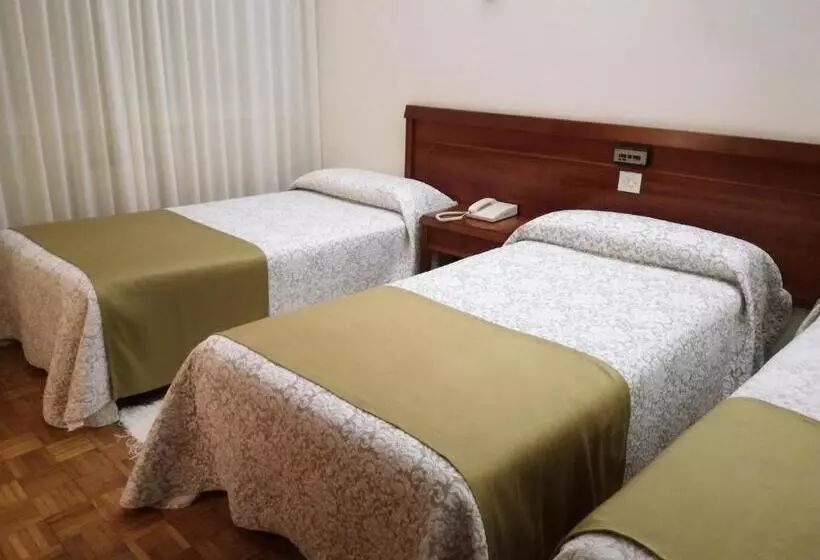 Üç Kişilik Standart Oda, Almendra