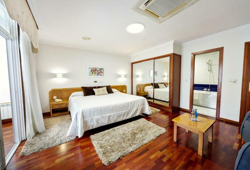 バルコニー付スイート, As Camelias