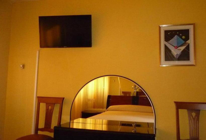 اتاق استاندارد, Francisco Javier