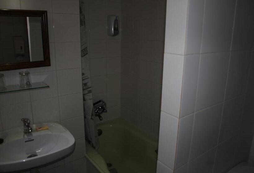 اتاق استاندارد, Francisco Javier