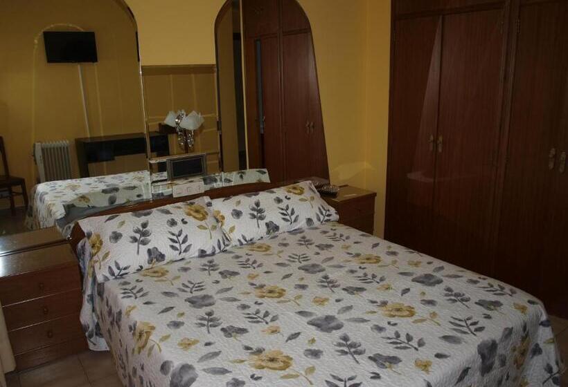 اتاق استاندارد, Francisco Javier