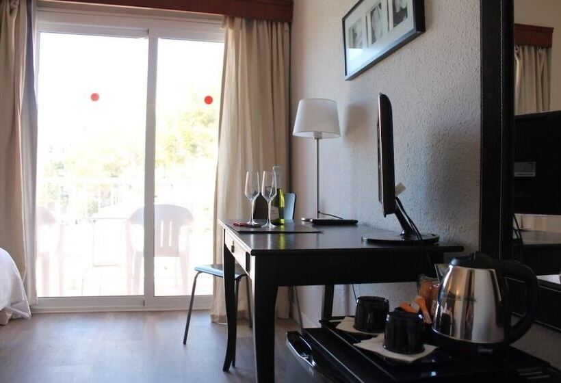 Трехместный Номер Классика, Hostal Jakiton