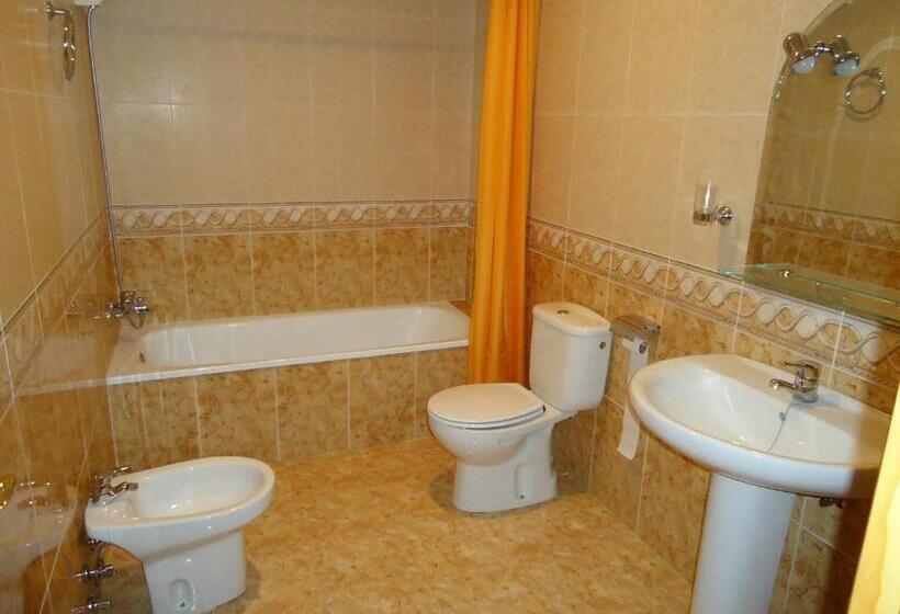 标准三人间, Hostal Las Palomas