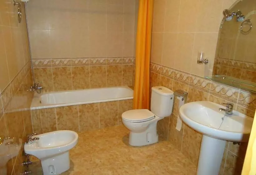 スタンダードトリプルルーム, Hostal Las Palomas