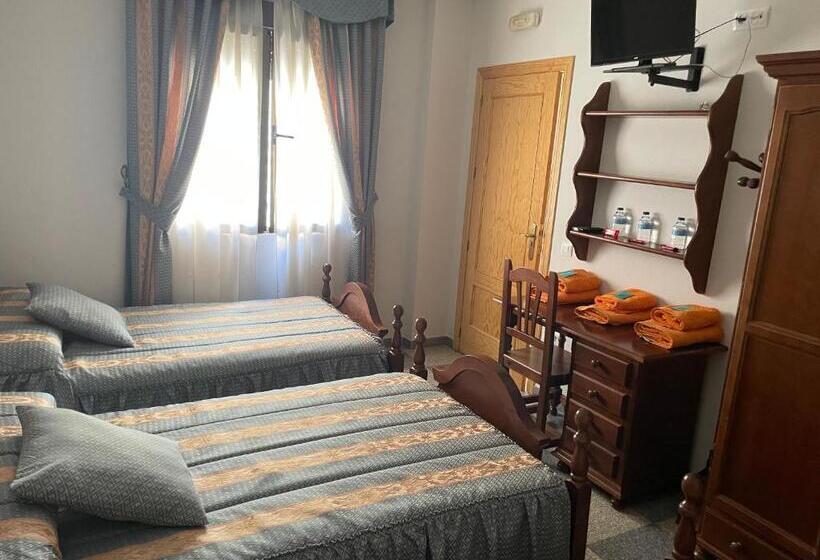 스탠다드 트리플 룸, Hostal Las Palomas