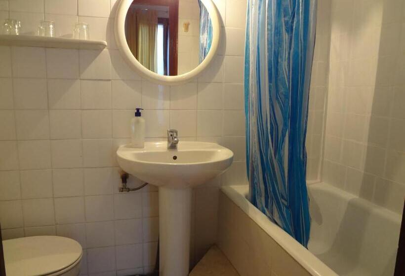 اتاق استاندارد سه نفره, Hostal Lima