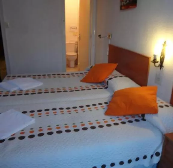 اتاق استاندارد سه نفره, Hostal Lima