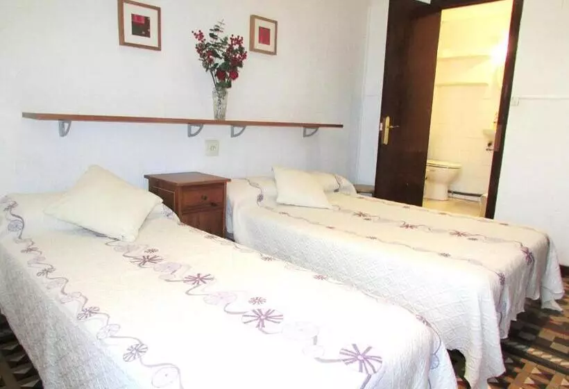 اتاق استاندارد سه نفره, Hostal Lima