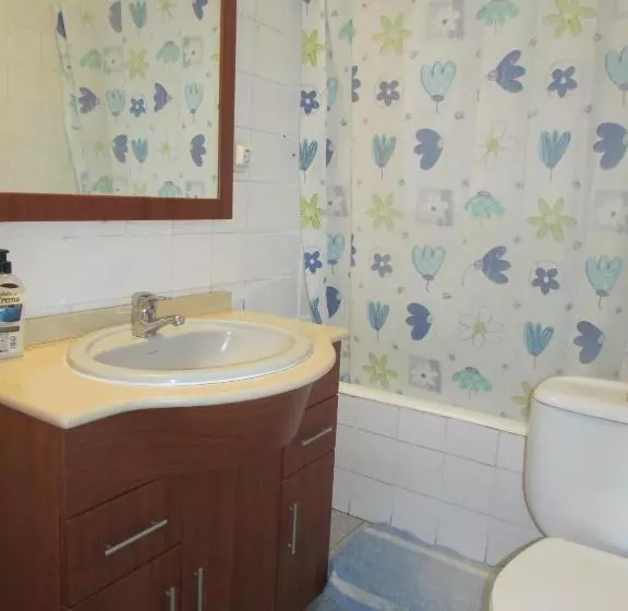 Standard Triple Room with Terrace, Hostal Lima