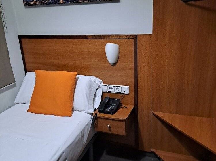 اتاق استاندارد یک نفره, Hostal Sans